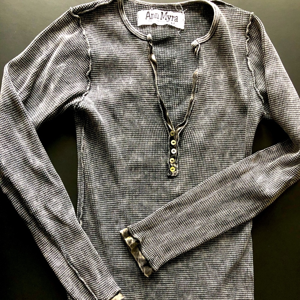 Ann Myra Thermal blk embellished on back Sz M